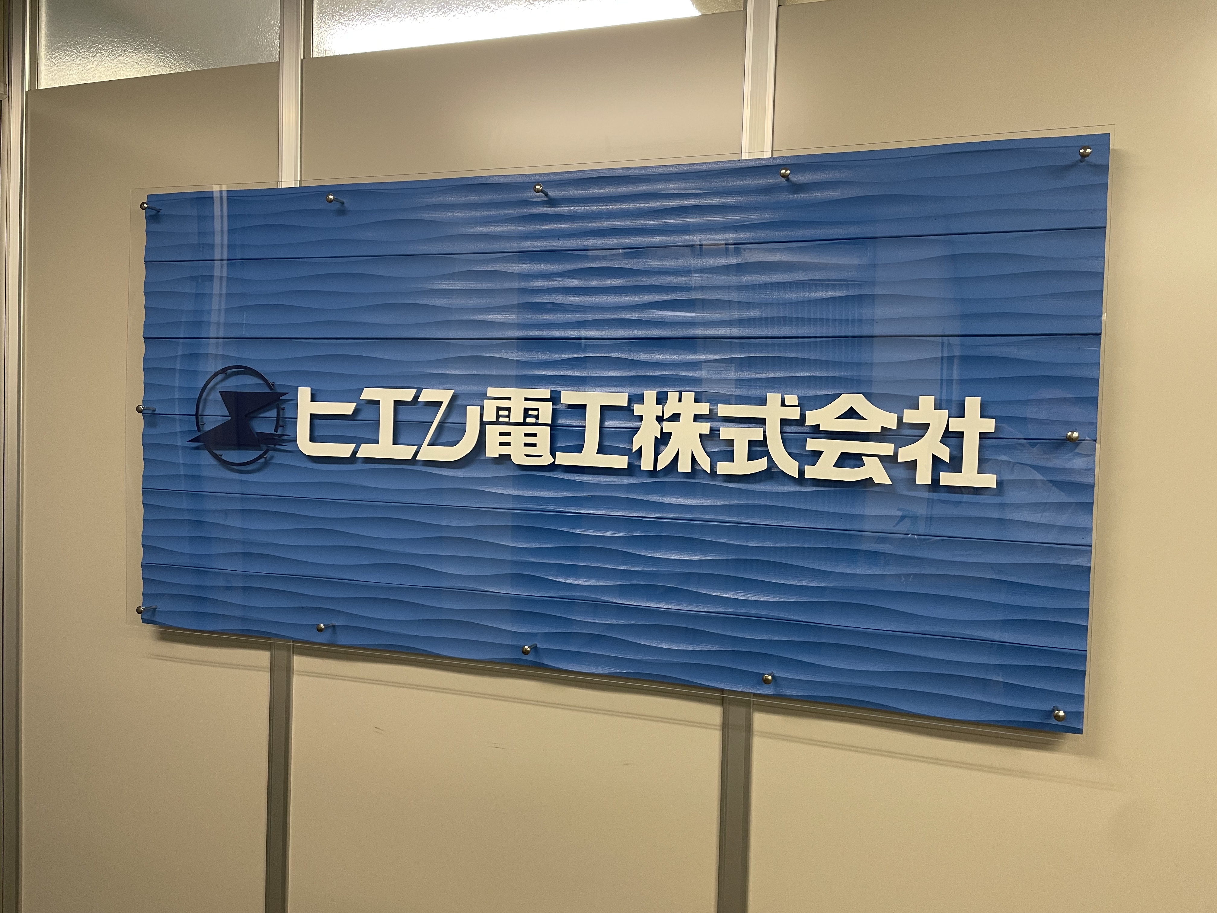 行き先板☆看板☆大阪、新見 大阪で発見された万博の看板、とんでもない正体に目を疑う 「文化遺産
